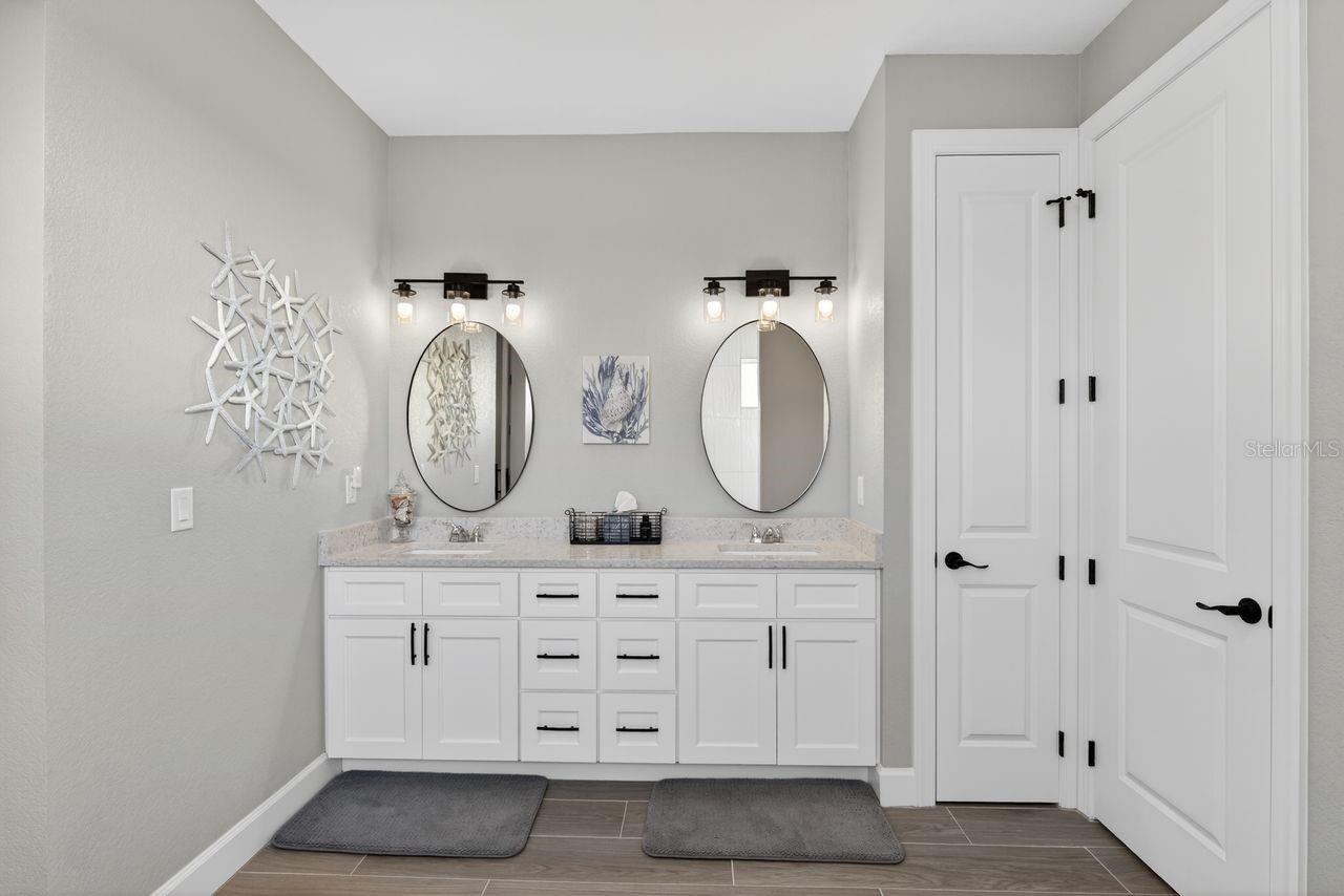 Image 29 of 61 For 16145 Galiano Court