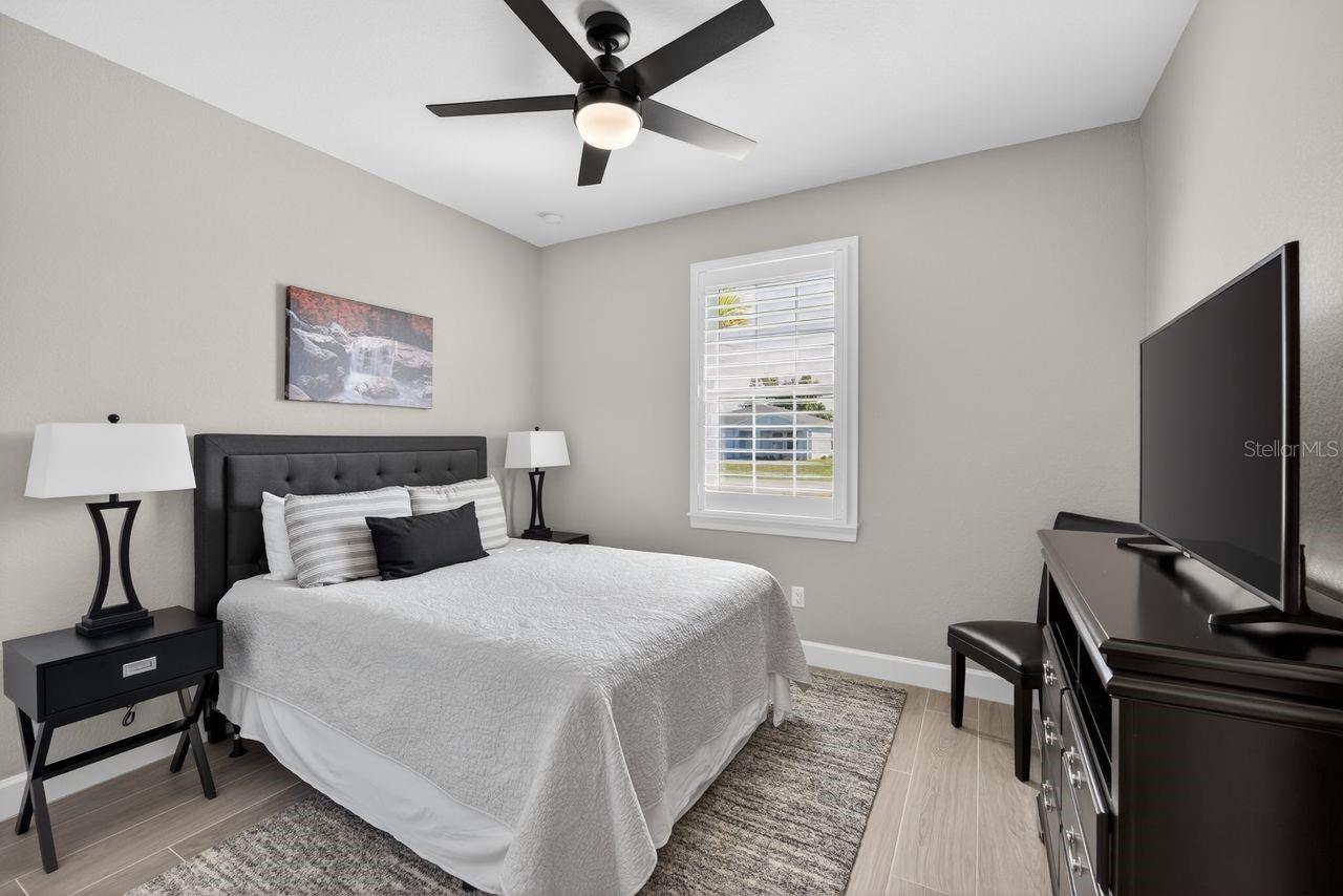 Image 31 of 61 For 16145 Galiano Court