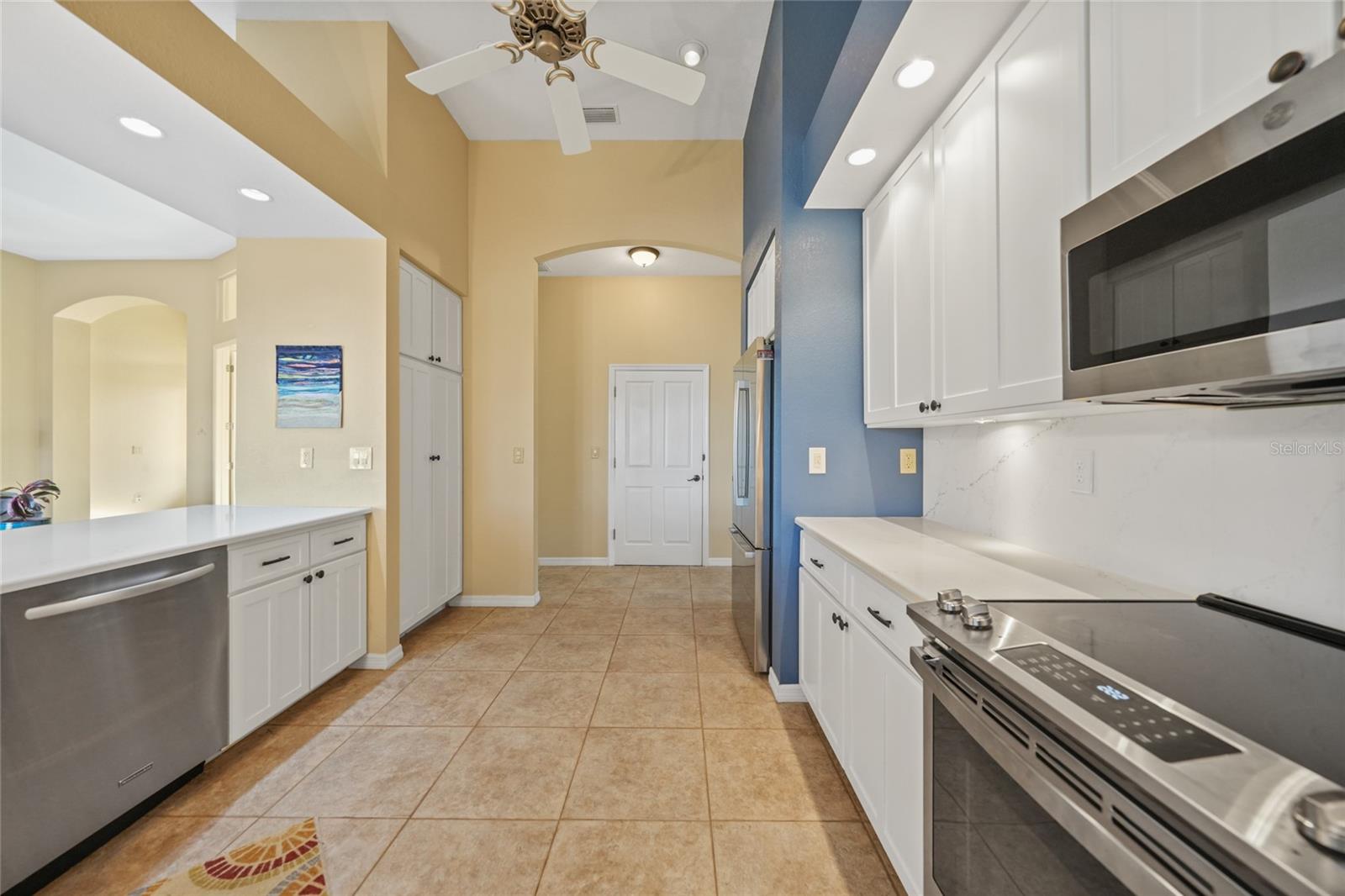 Image 12 of 35 For 330 Japura Street