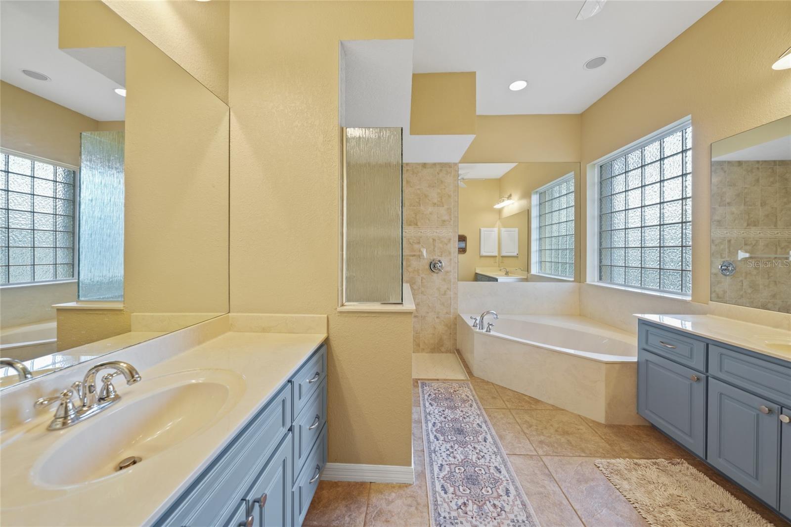 Image 23 of 35 For 330 Japura Street