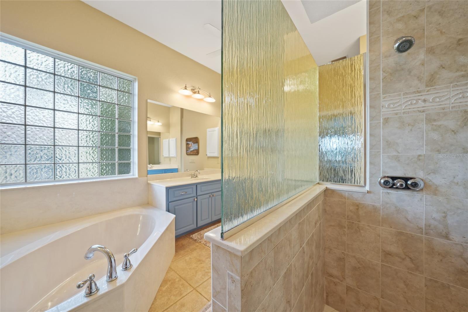 Image 24 of 35 For 330 Japura Street