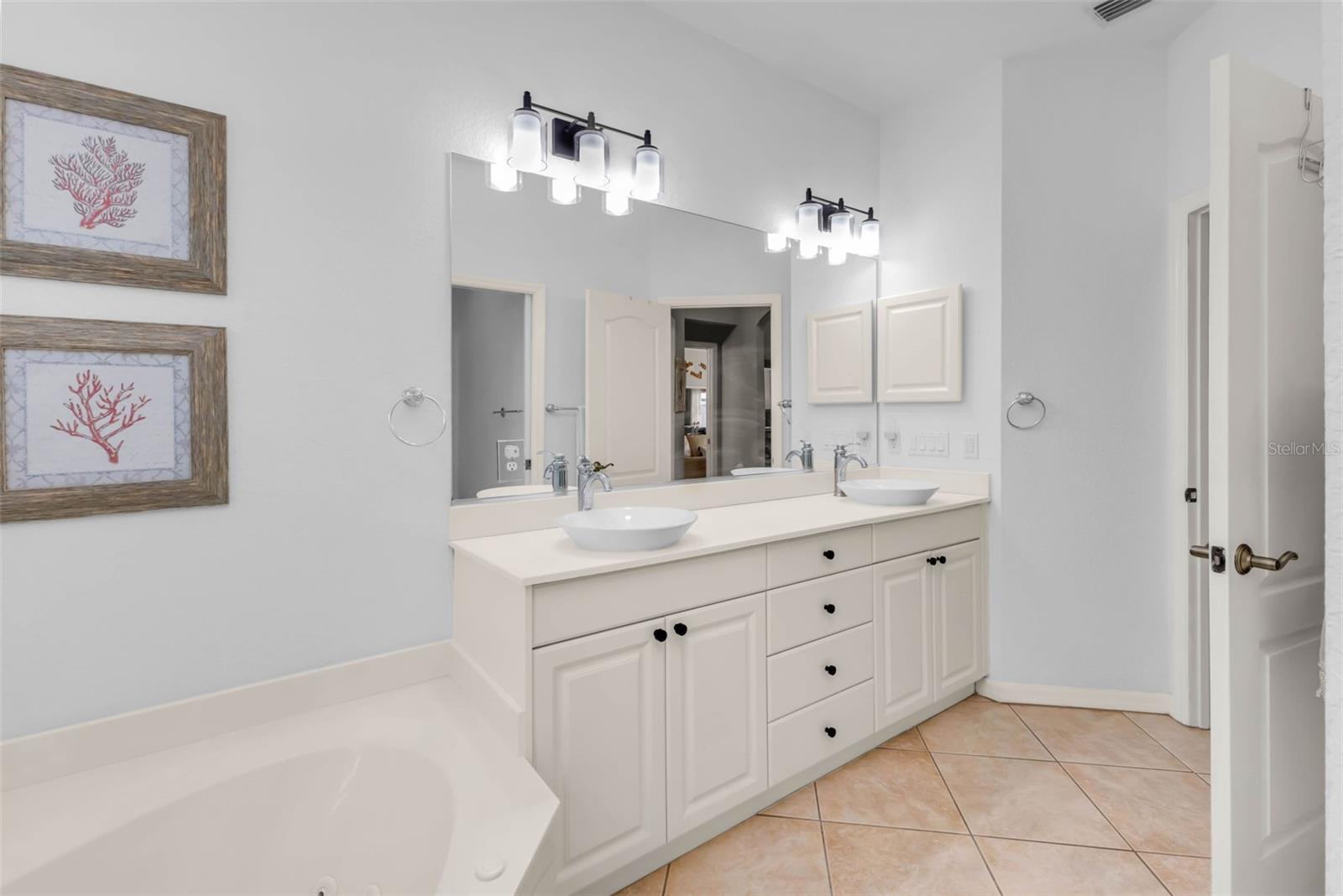 Image 18 of 38 For 1851 Coconut Palm Circle