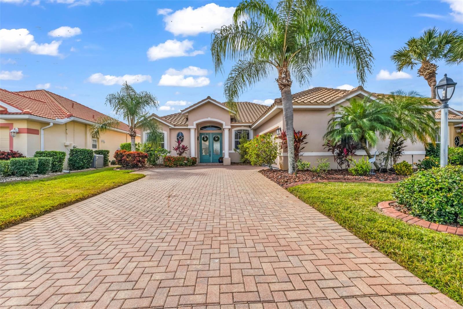 Image 31 of 38 For 1851 Coconut Palm Circle