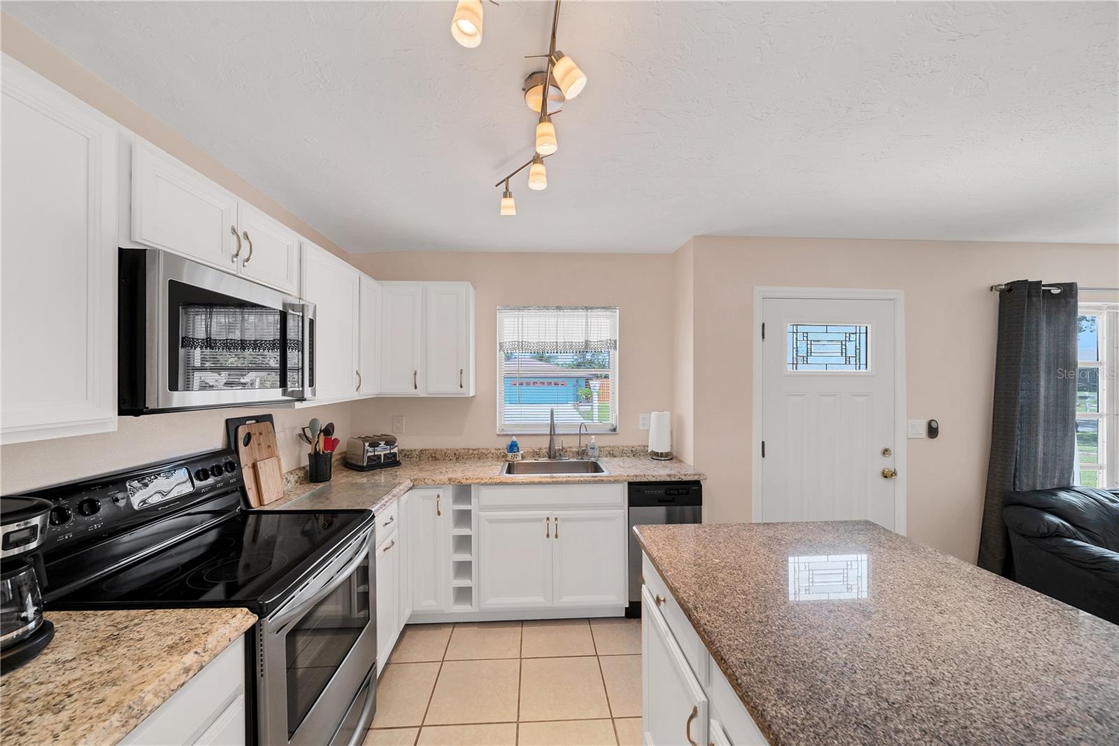 Image 8 of 21 For 881 Polaris Road