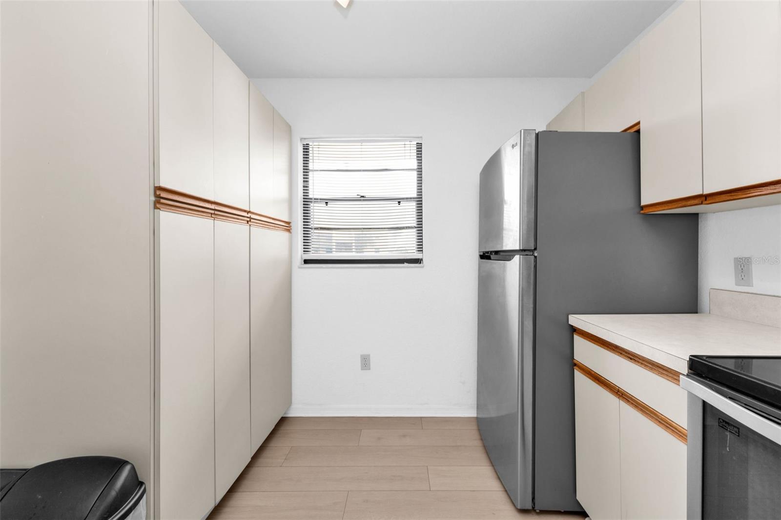 Image 11 of 31 For 175 Kings Highway 723