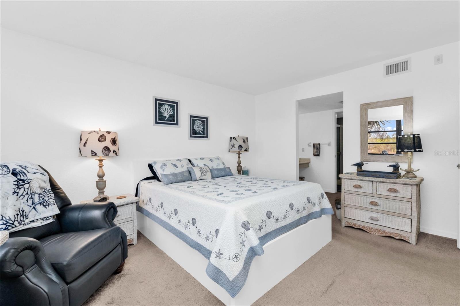 Image 15 of 31 For 175 Kings Highway 723