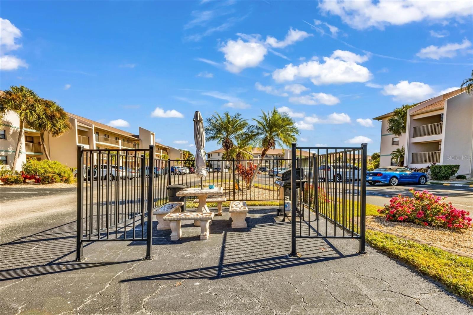 Image 24 of 31 For 175 Kings Highway 723