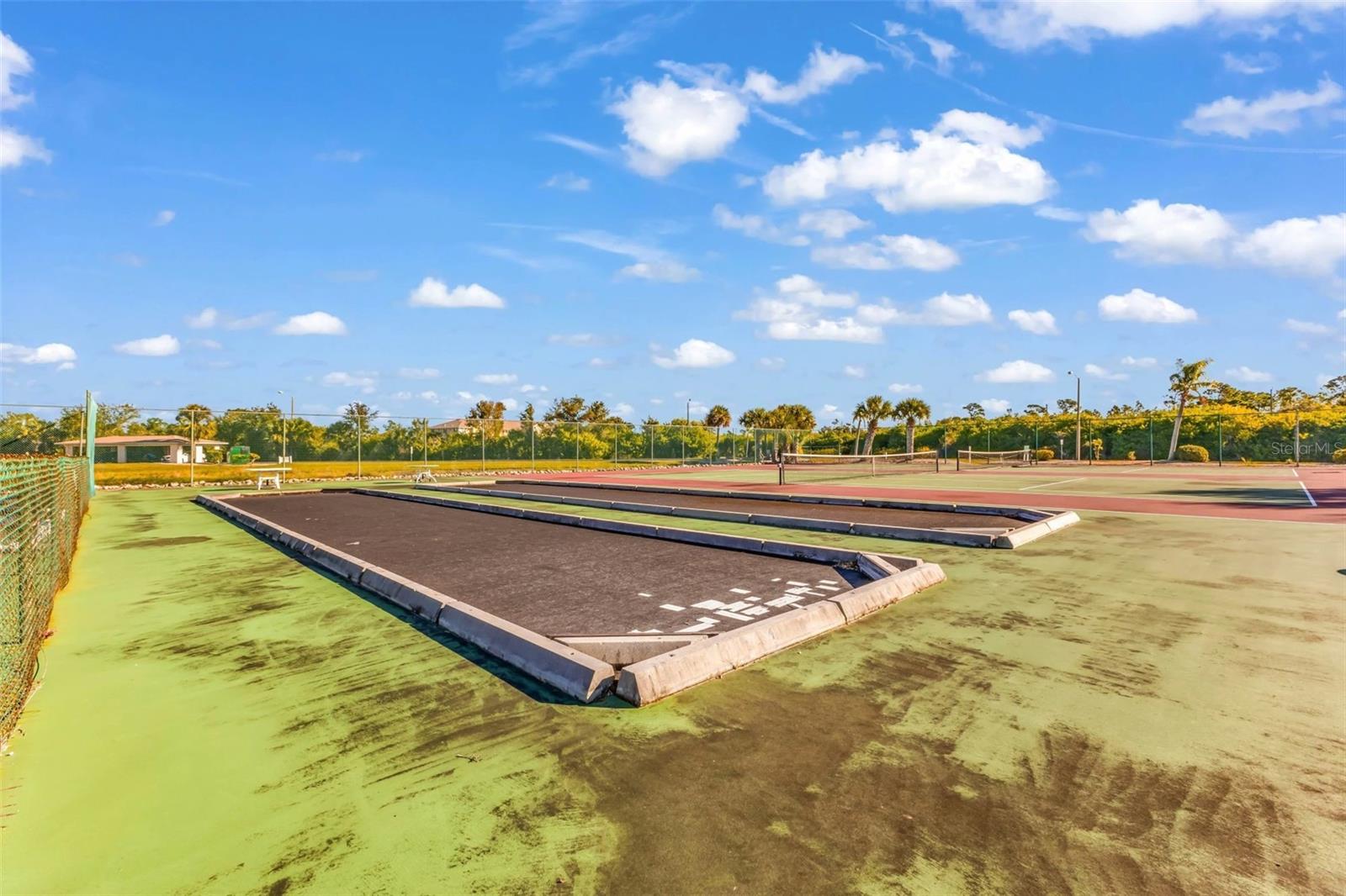 Image 26 of 31 For 175 Kings Highway 723