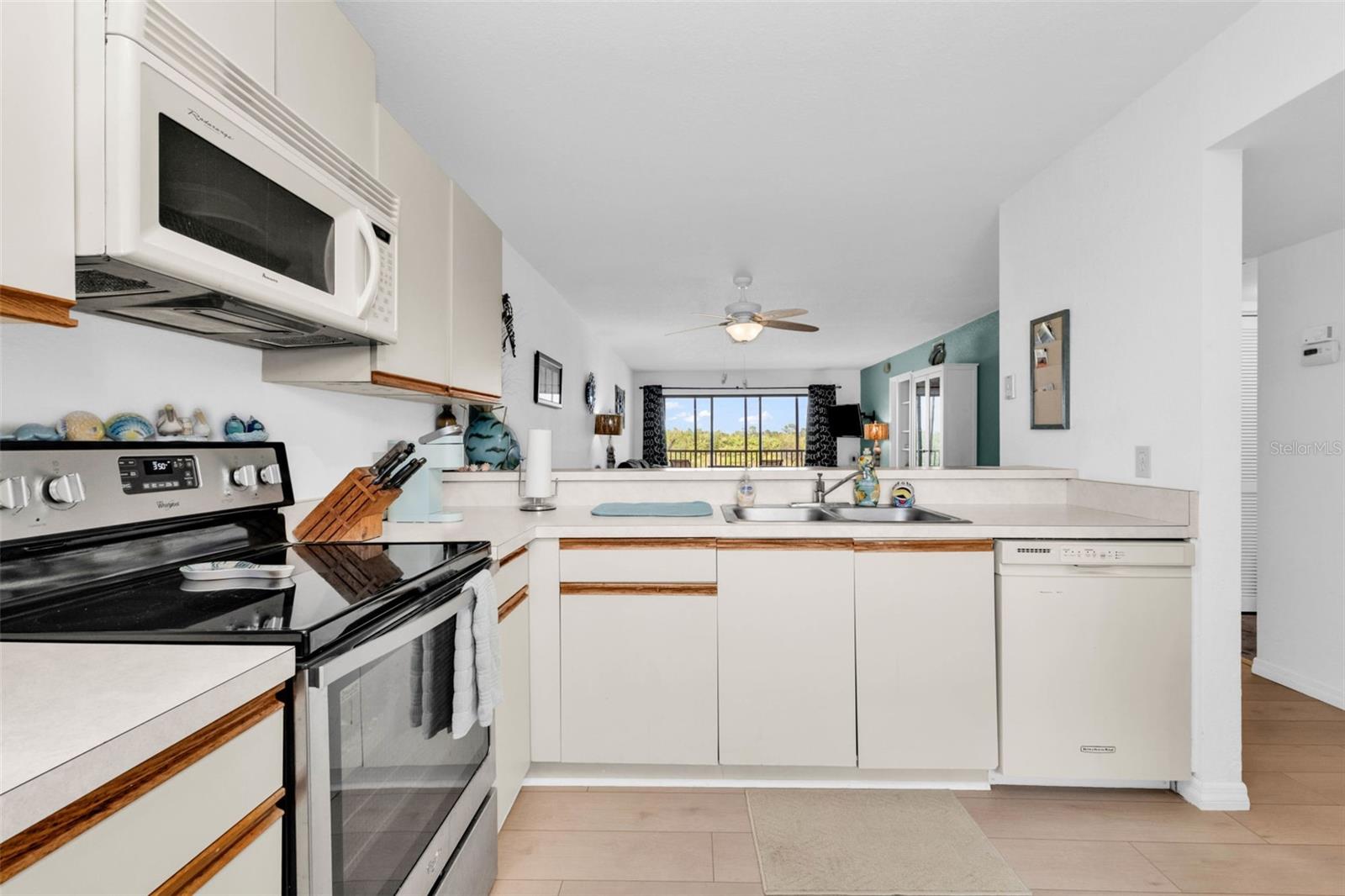 Image 9 of 31 For 175 Kings Highway 723