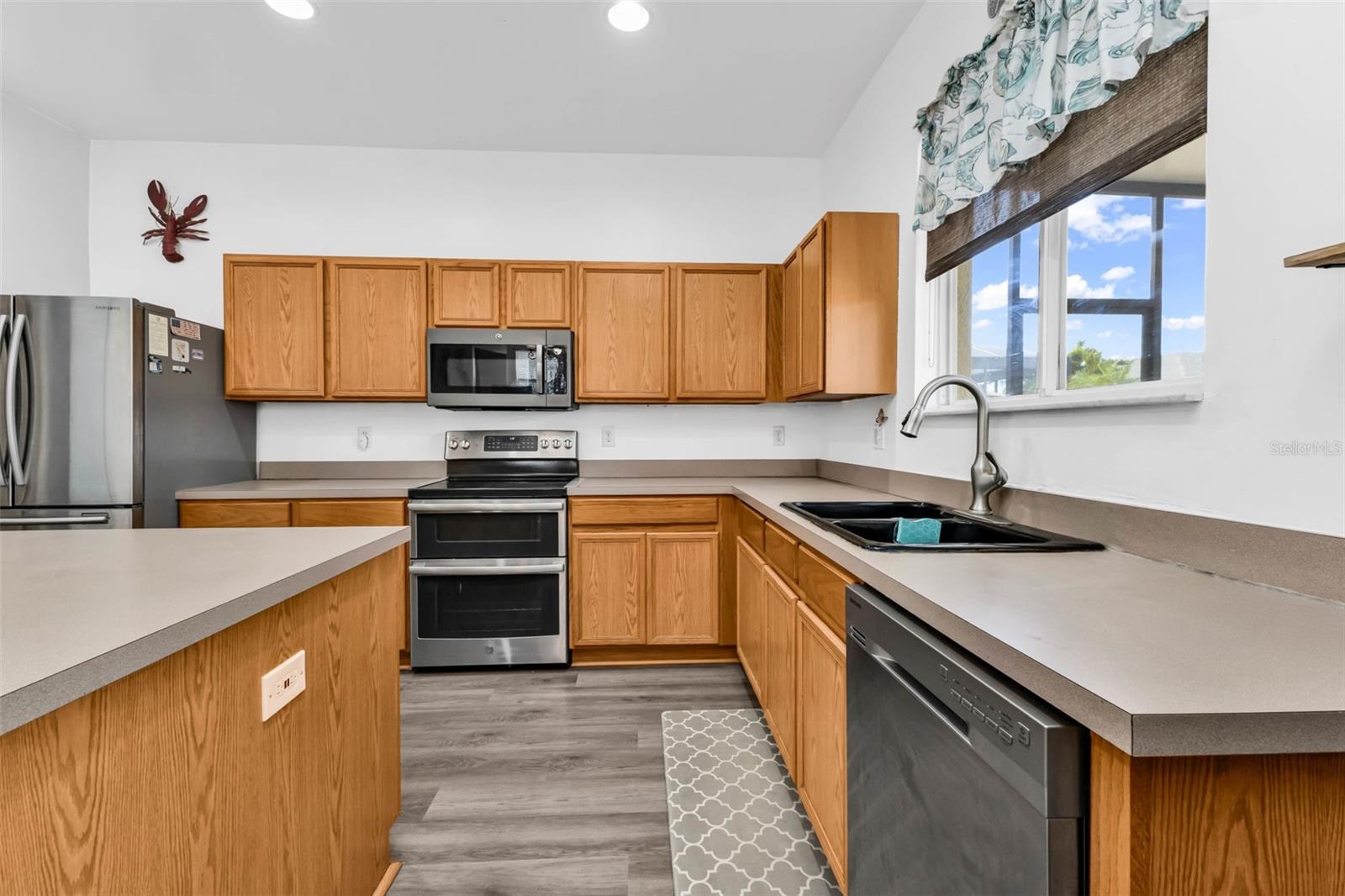 Image 16 of 49 For 25676 Prada Drive