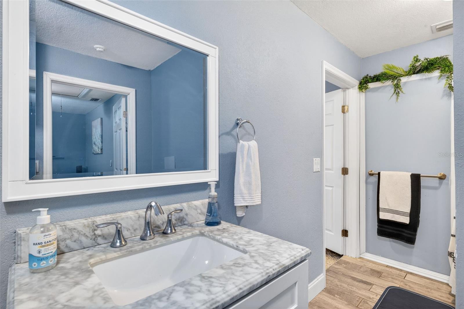 Image 23 of 30 For 119 Glenholm Avenue