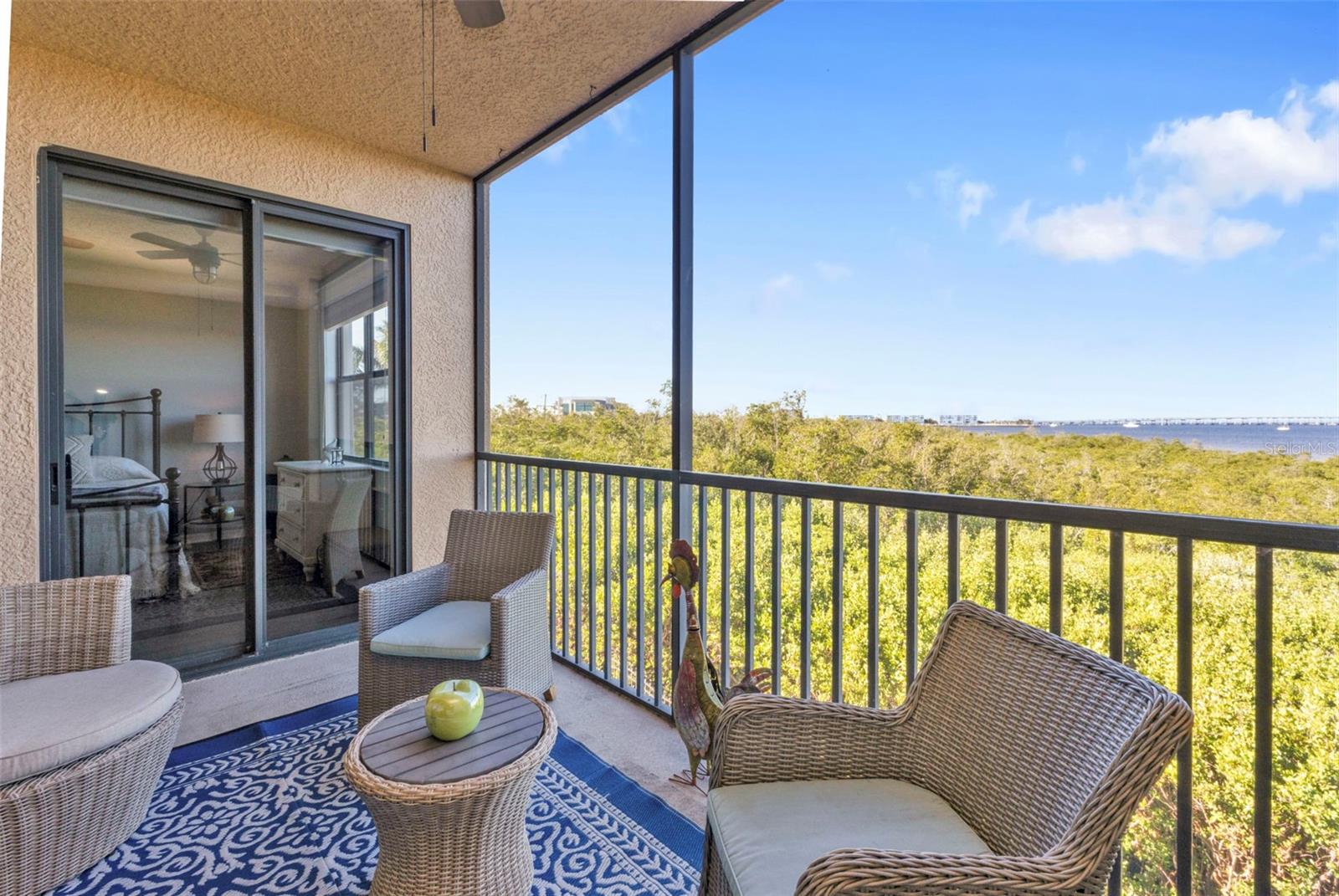 Image 37 of 49 For 900 Marion Avenue 1301