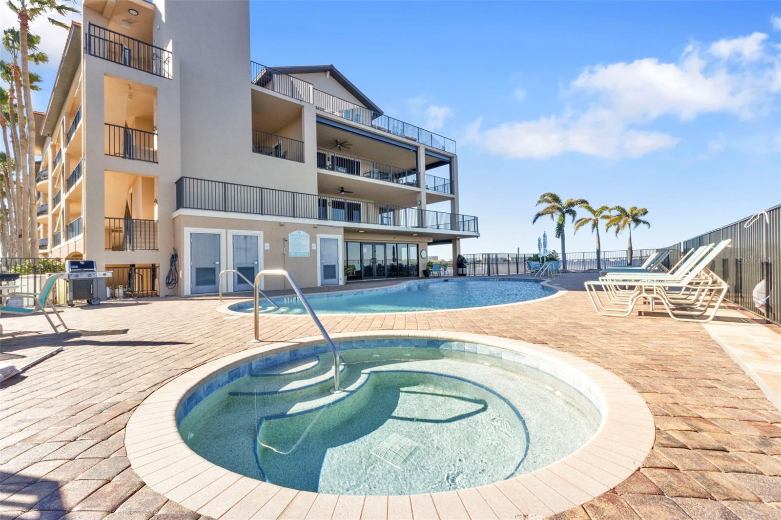 Image 42 of 49 For 900 Marion Avenue 1301