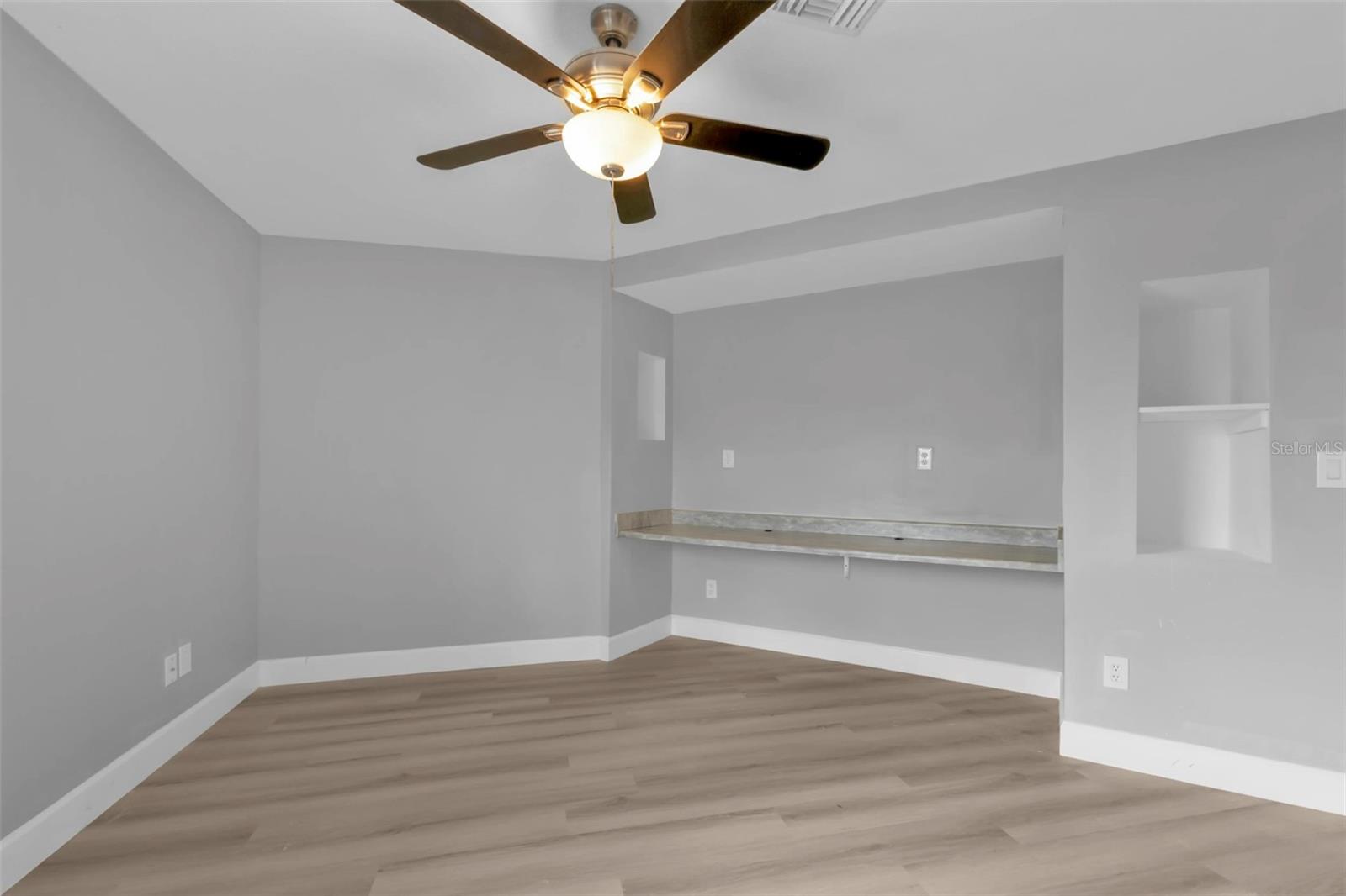 Image 27 of 65 For 17314 Cape Horn Boulevard