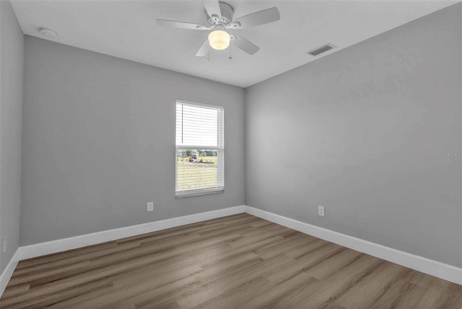 Image 36 of 65 For 17314 Cape Horn Boulevard