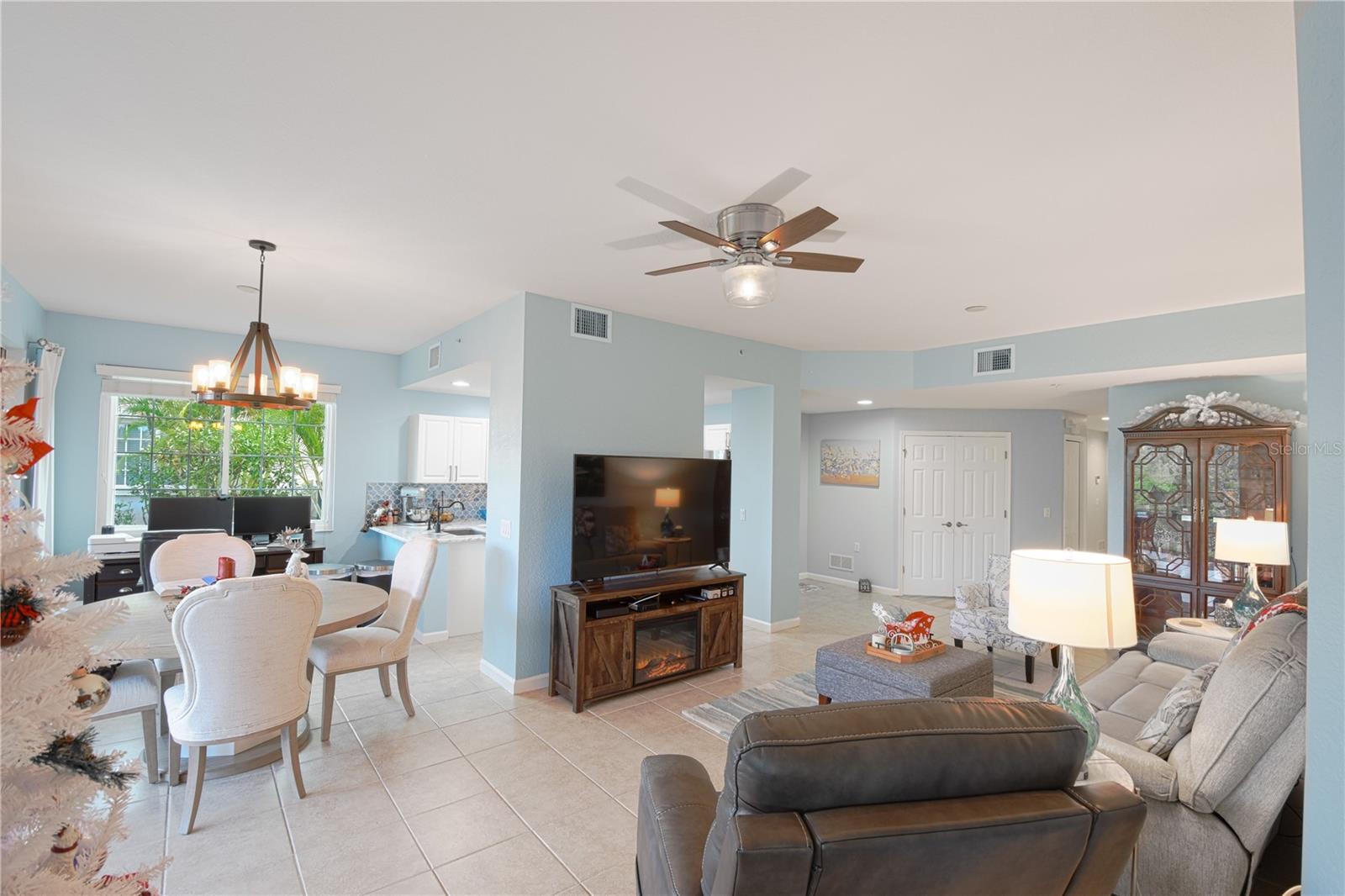 Image 15 of 38 For 4679 Club Drive 102