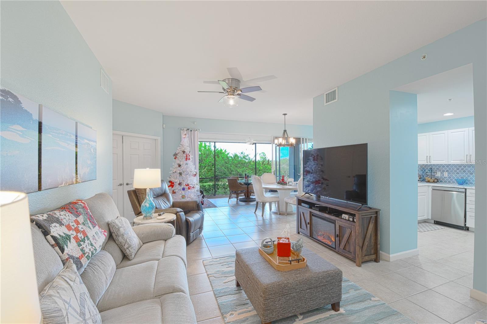 Image 16 of 38 For 4679 Club Drive 102