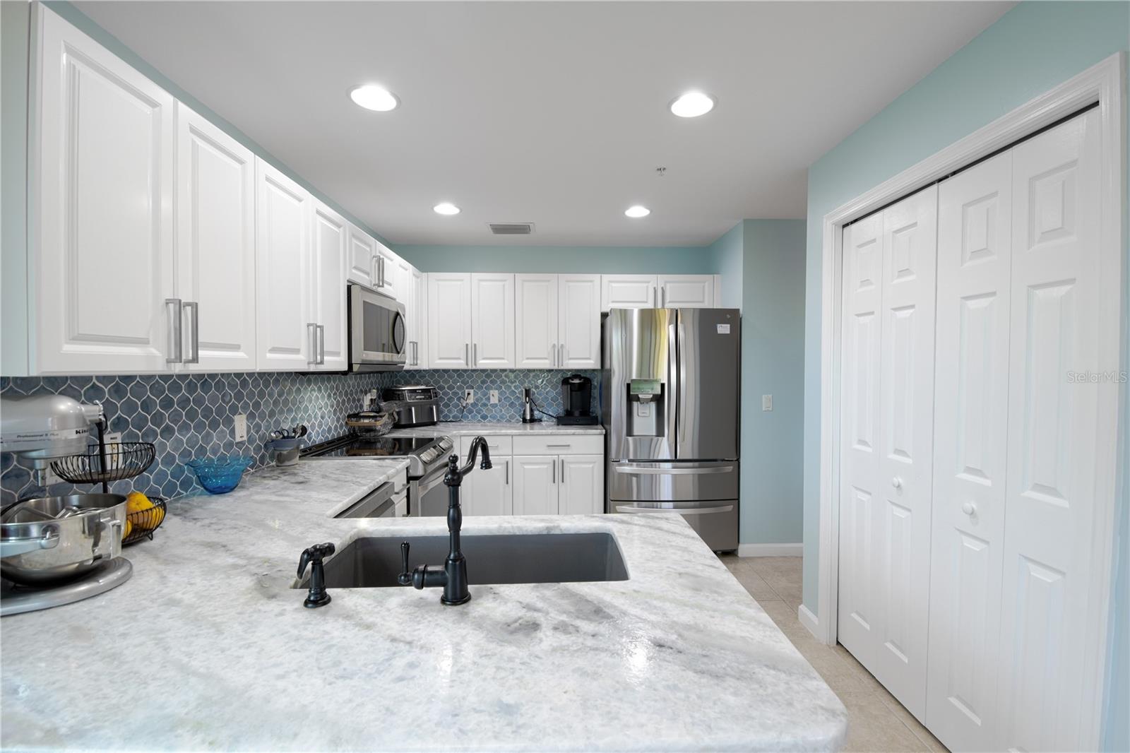 Image 18 of 38 For 4679 Club Drive 102