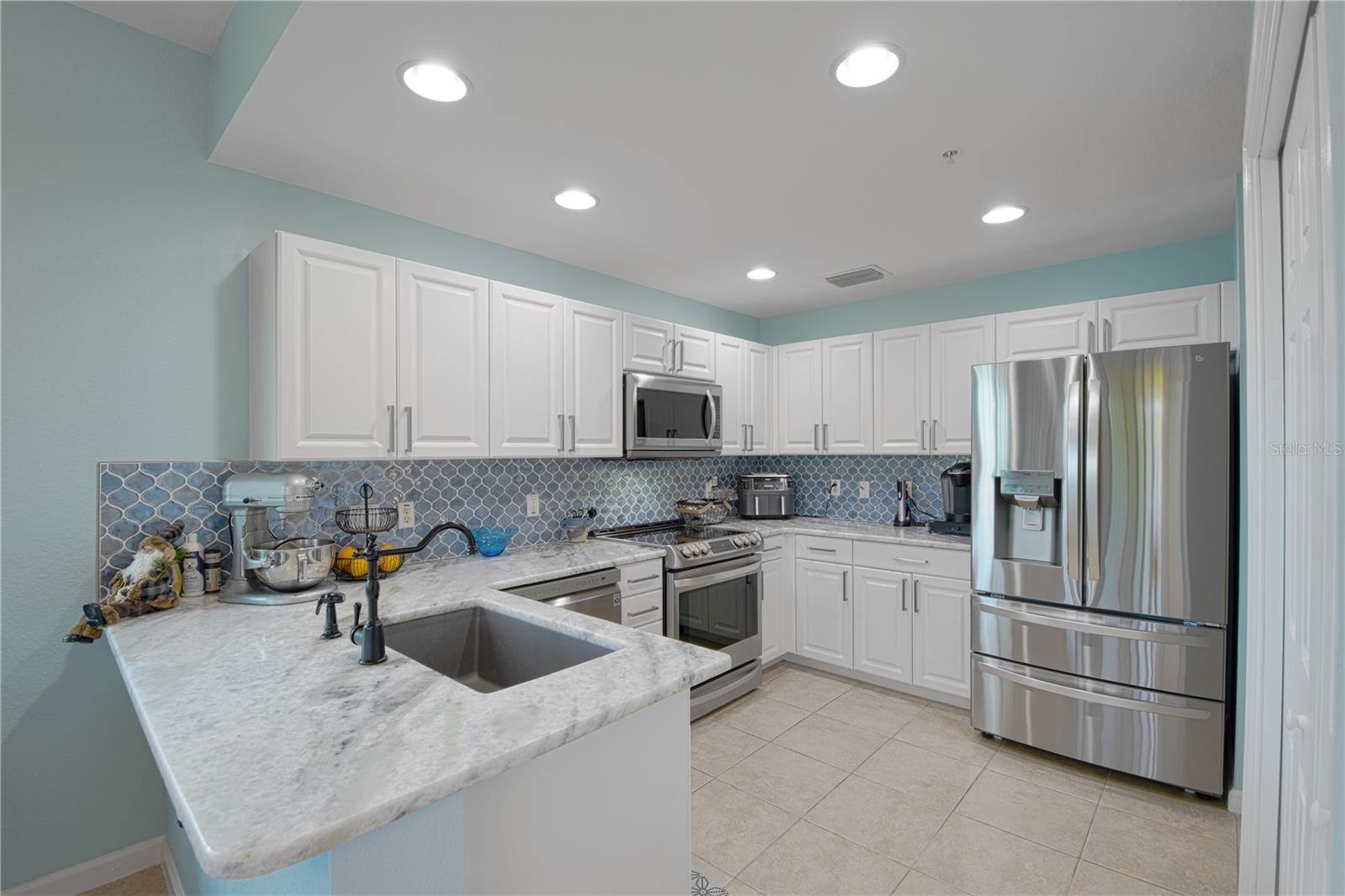 Image 19 of 38 For 4679 Club Drive 102