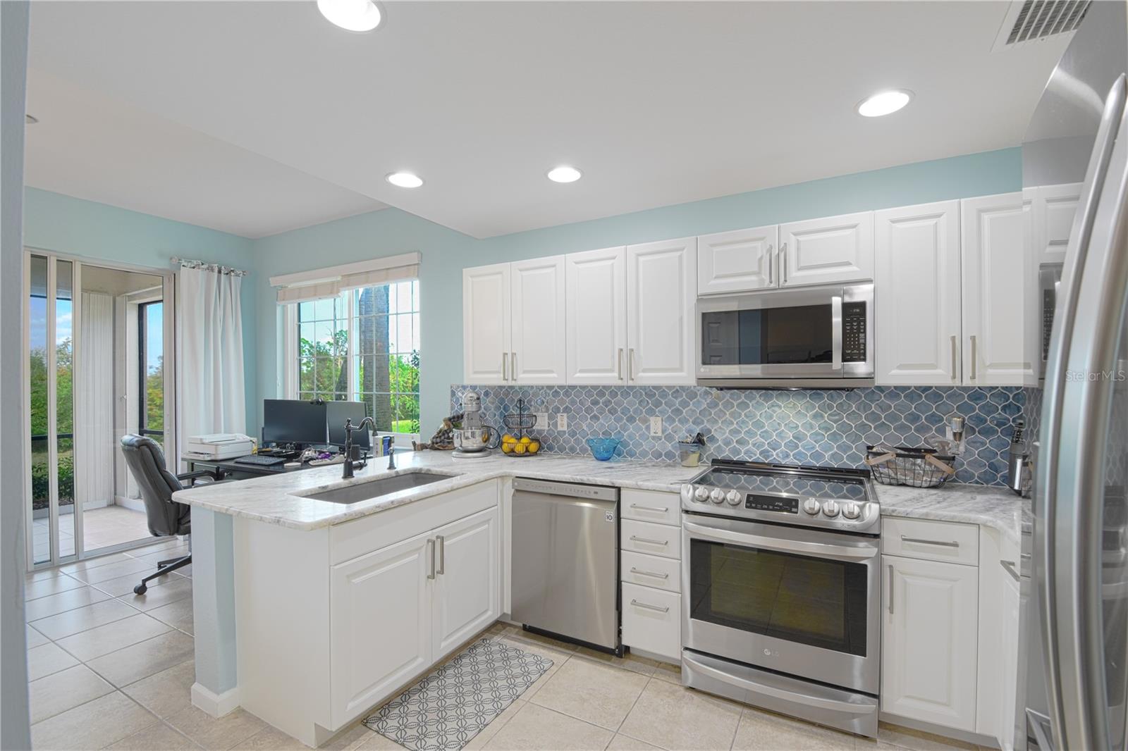 Image 20 of 38 For 4679 Club Drive 102