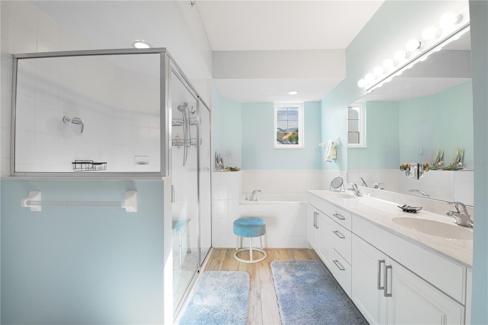 Image 8 of 38 For 4679 Club Drive 102