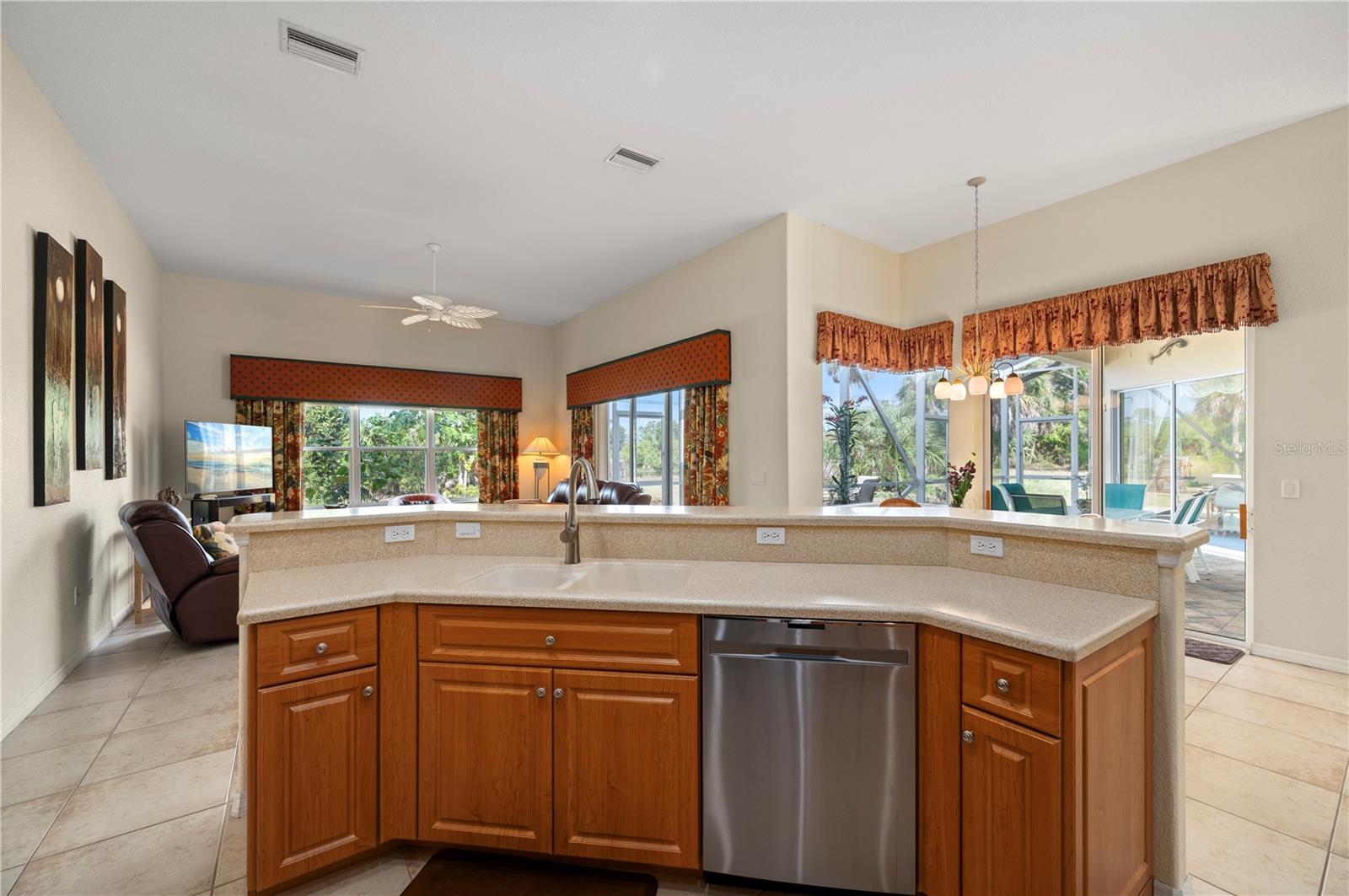 Image 19 of 59 For 411 Boundary Boulevard