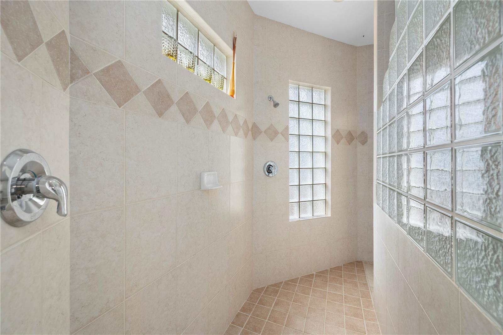 Image 31 of 59 For 411 Boundary Boulevard