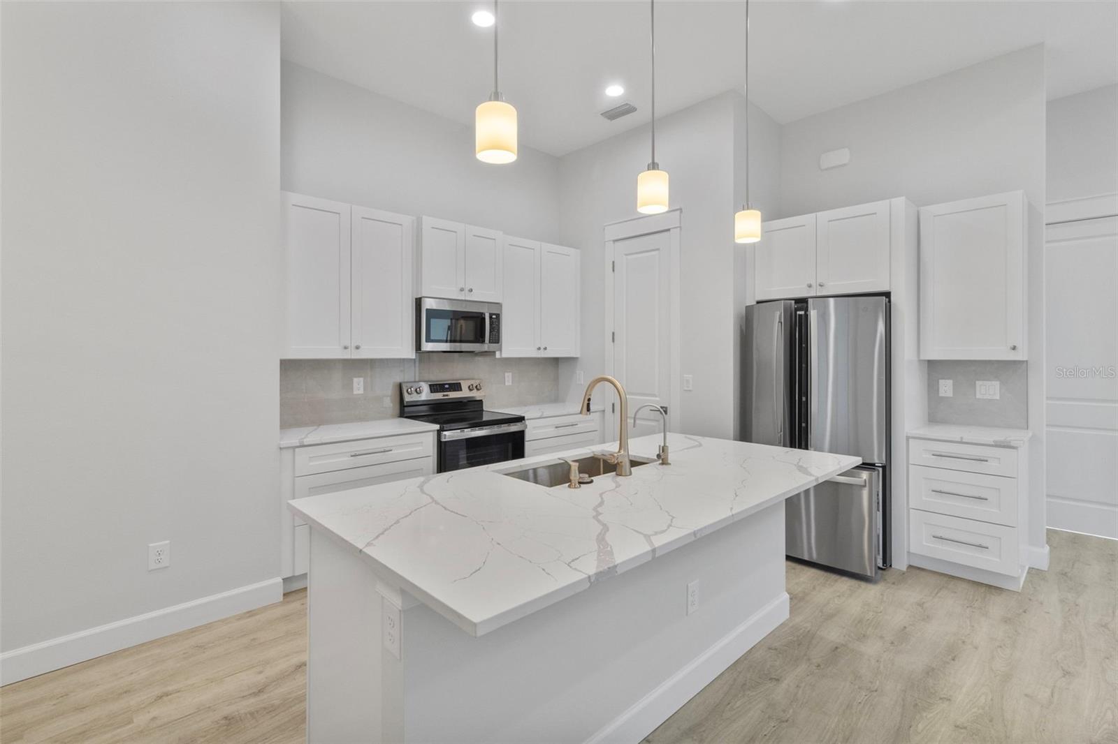 Image 13 of 49 For 2098 Manheim Avenue