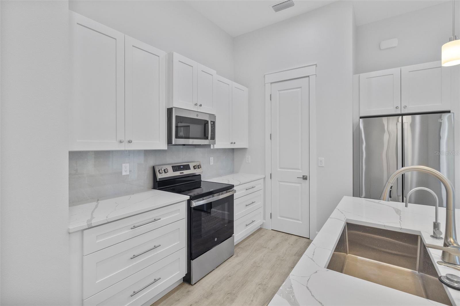 Image 16 of 49 For 2098 Manheim Avenue