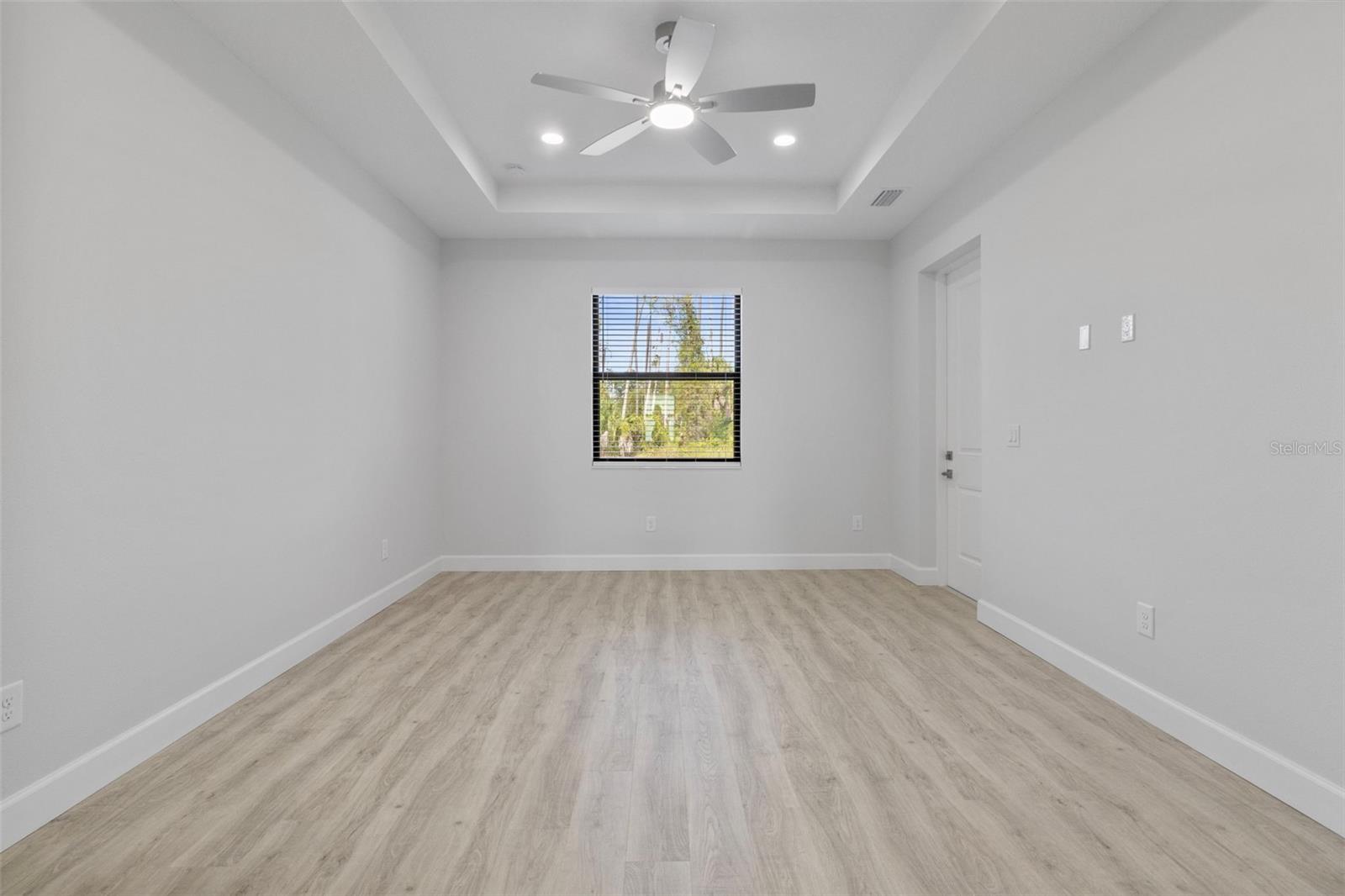 Image 18 of 49 For 2098 Manheim Avenue