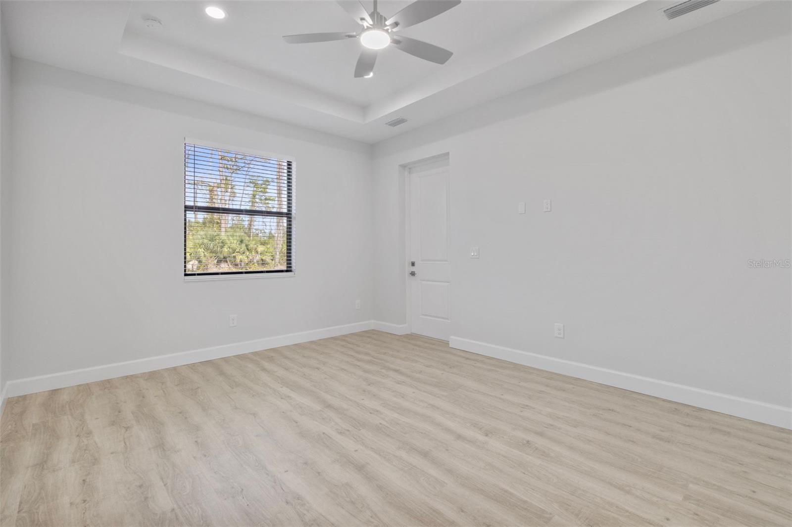 Image 19 of 49 For 2098 Manheim Avenue