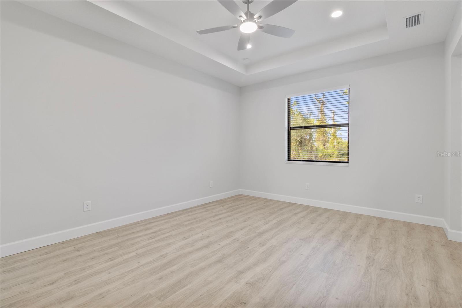 Image 22 of 49 For 2098 Manheim Avenue