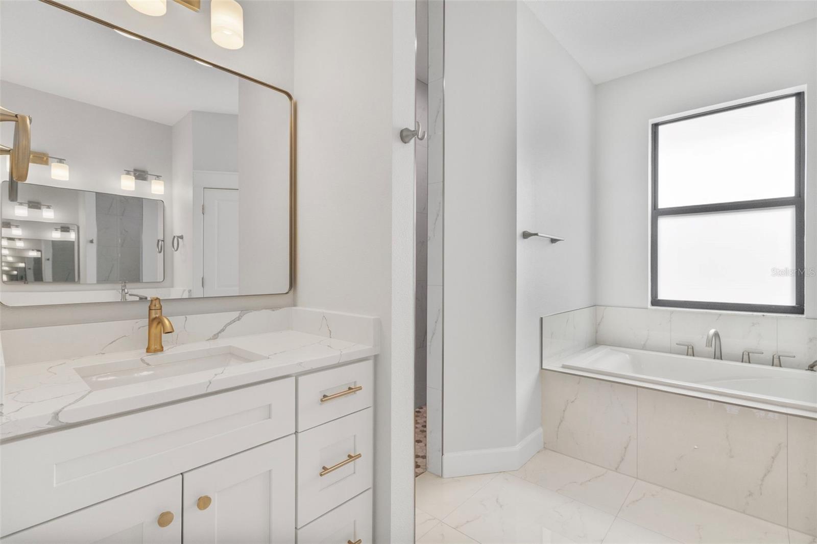 Image 27 of 49 For 2098 Manheim Avenue