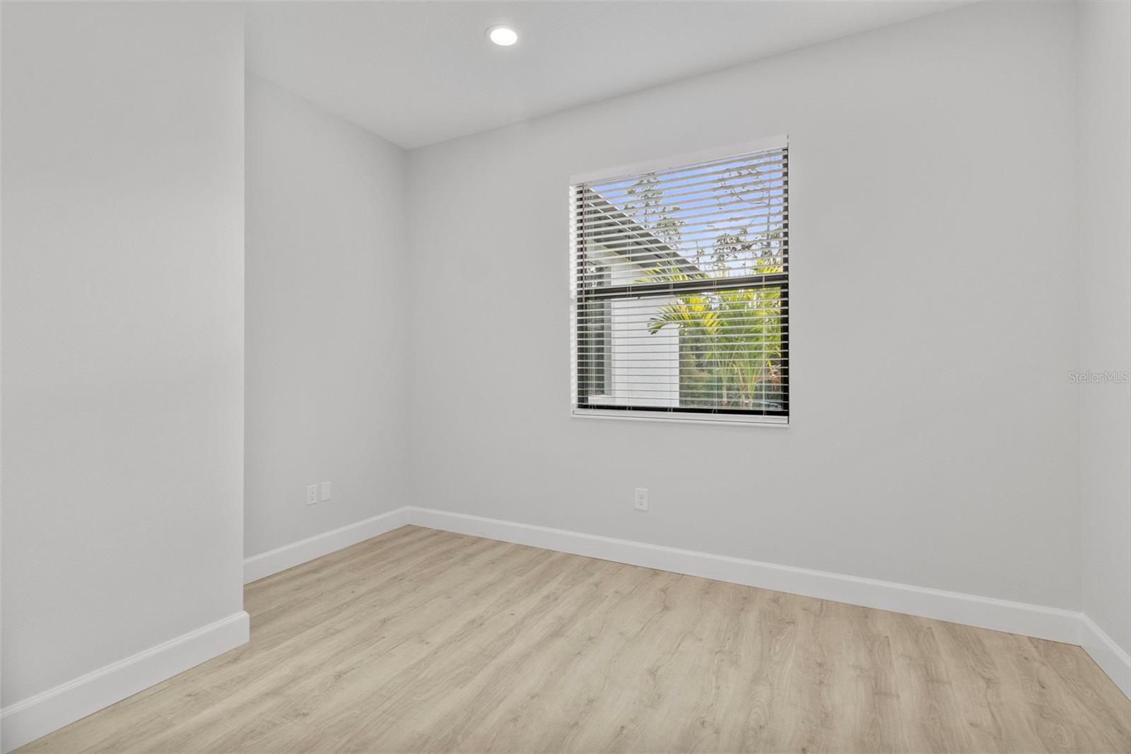 Image 32 of 49 For 2098 Manheim Avenue