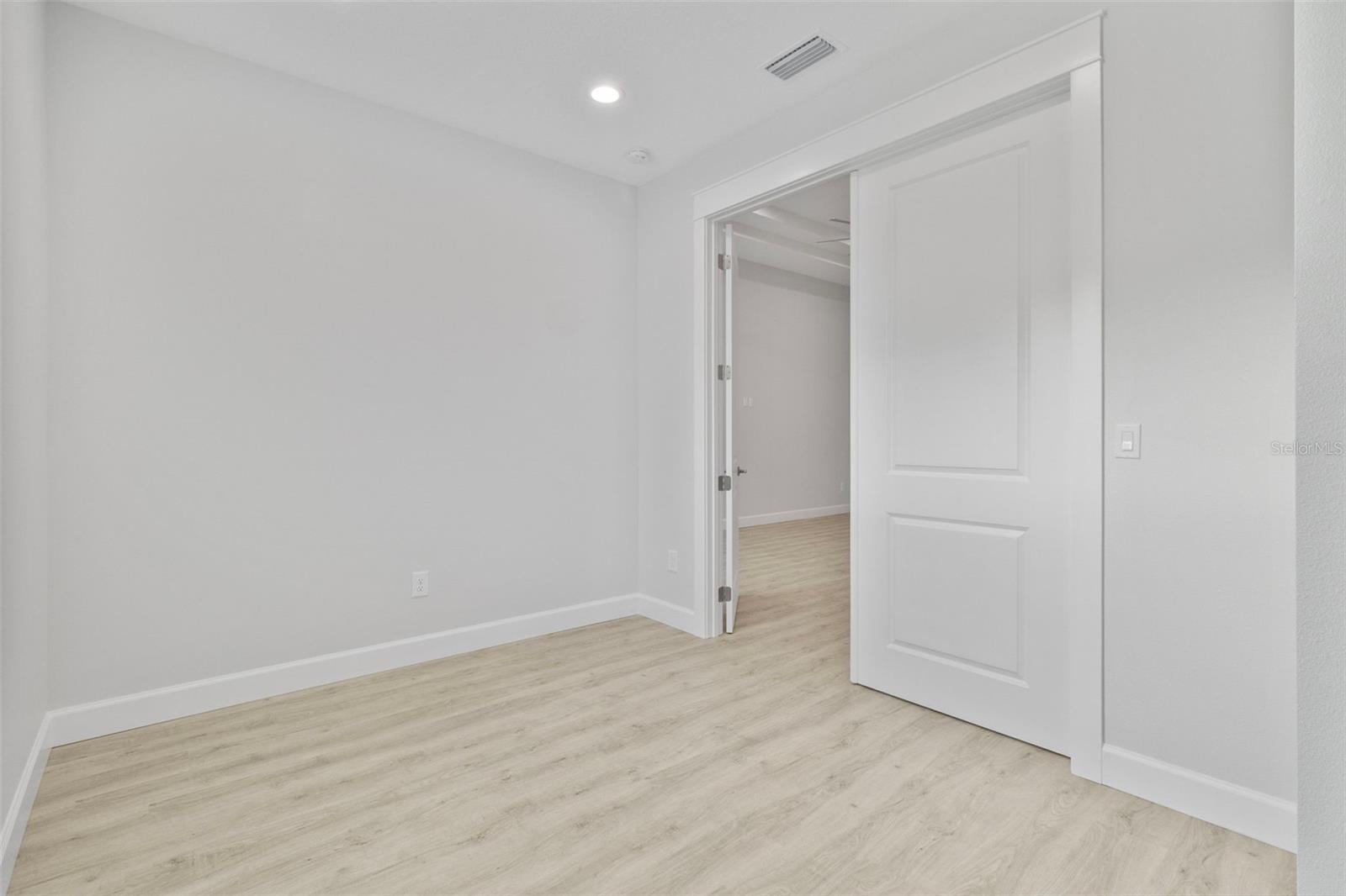 Image 33 of 49 For 2098 Manheim Avenue