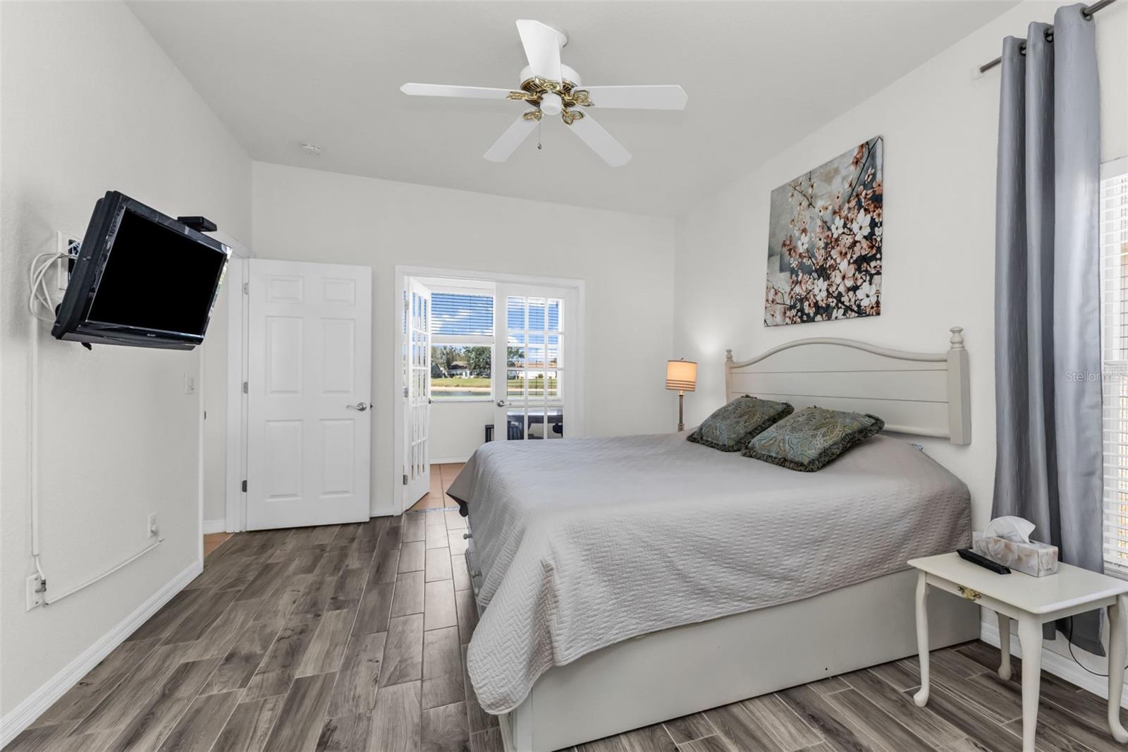 Image 12 of 40 For 24087 Buckingham Way