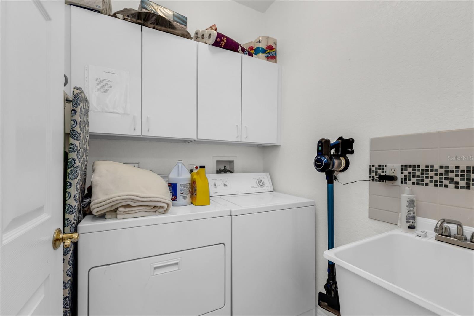 Image 18 of 40 For 24087 Buckingham Way