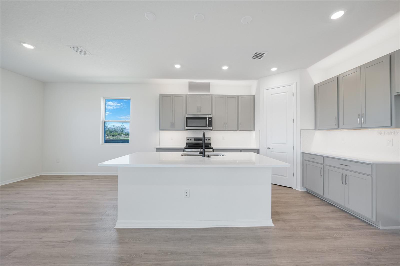 Image 11 of 38 For 13506 Turnleaf Boulevard