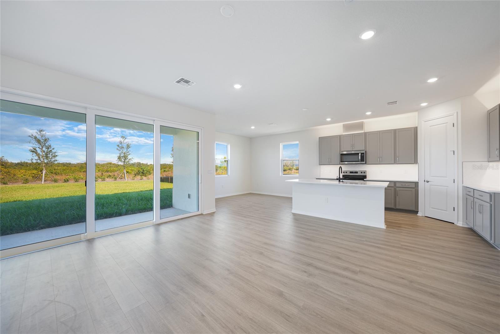 Image 8 of 38 For 13506 Turnleaf Boulevard