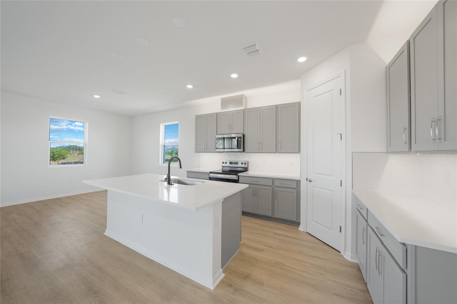 Image 9 of 38 For 13506 Turnleaf Boulevard