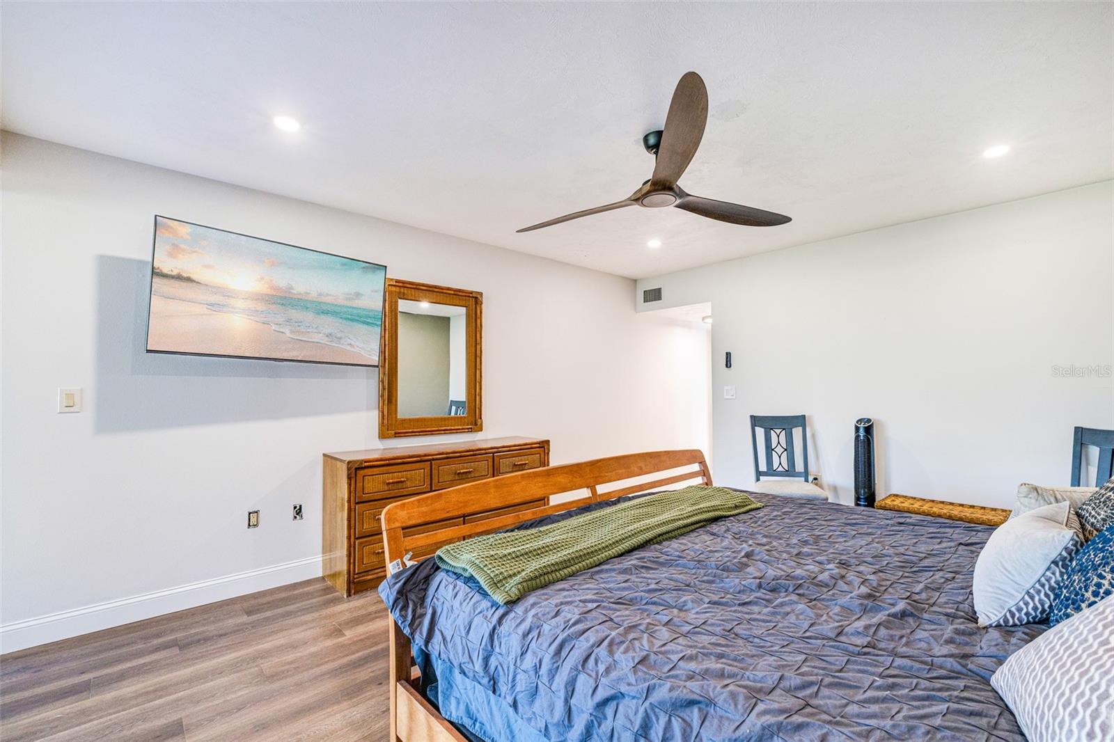 Image 21 of 53 For 3230 Southshore Drive 34a