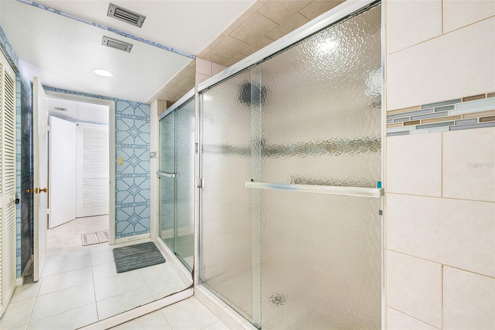 Image 25 of 53 For 3230 Southshore Drive 34a