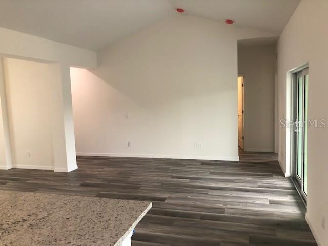 Image 5 of 16 For 719 Haleybury Street