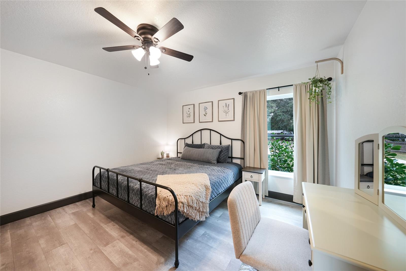 Image 13 of 45 For 2973 Brownville Street