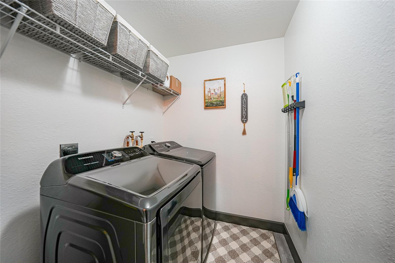 Image 25 of 45 For 2973 Brownville Street