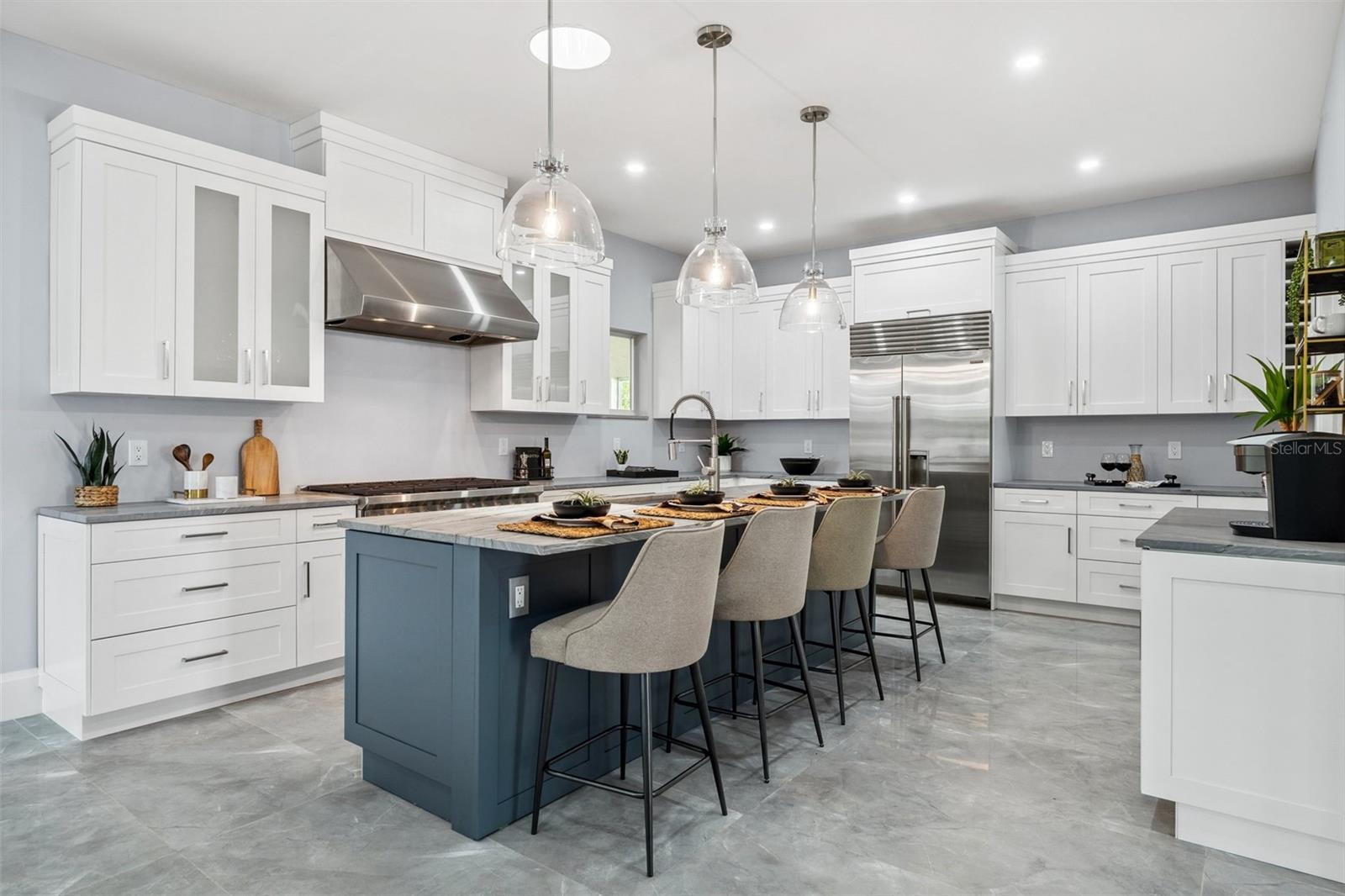 Listing photo id 8 for 4837 Tarpon Avenue