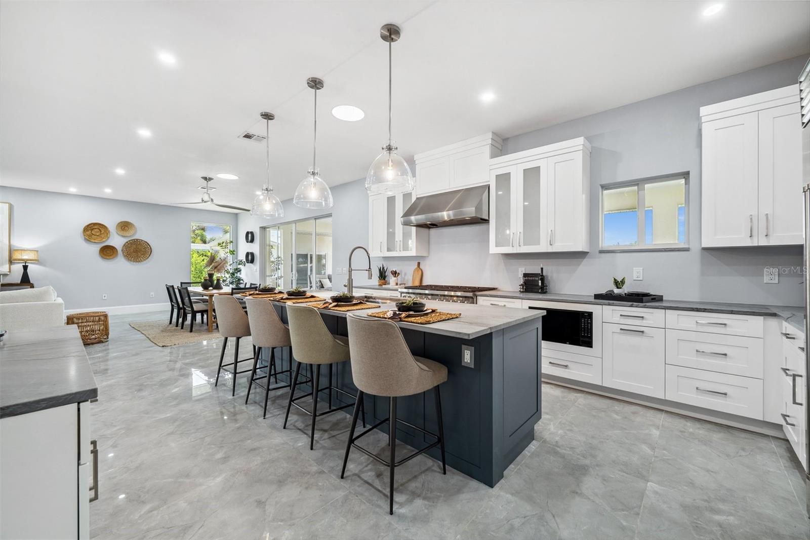 Listing photo id 10 for 4837 Tarpon Avenue