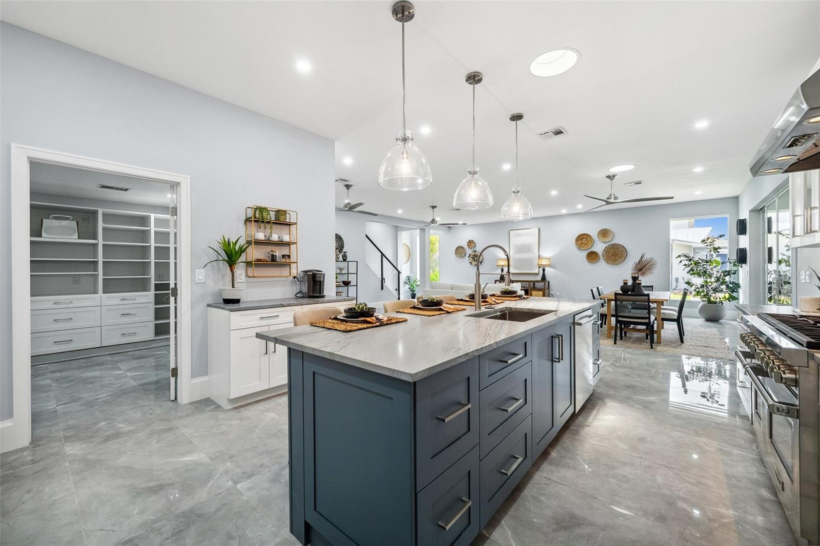 Listing photo id 11 for 4837 Tarpon Avenue