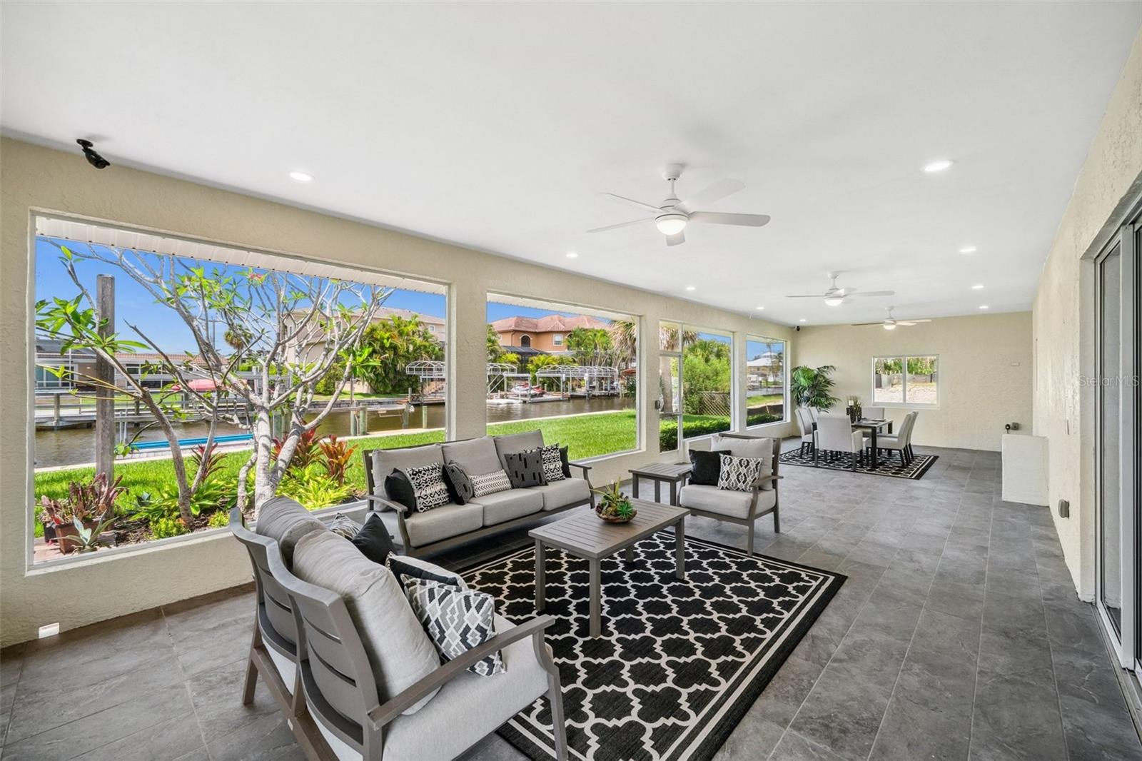 Listing photo id 20 for 4837 Tarpon Avenue