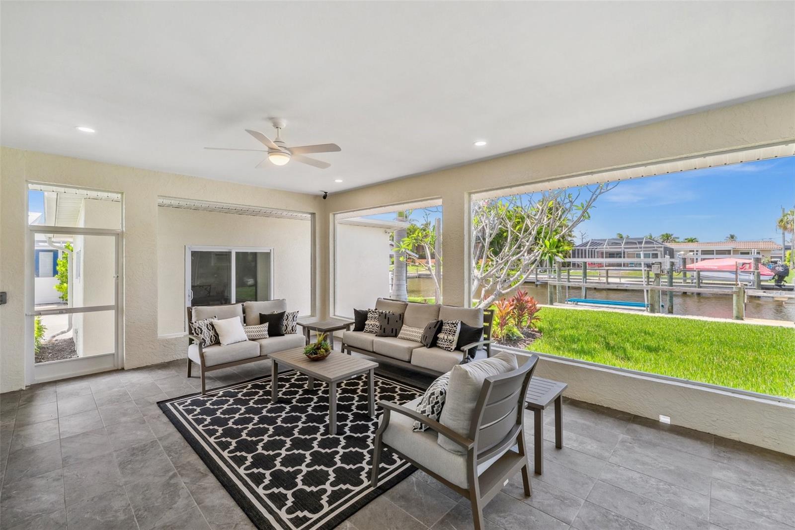 Listing photo id 21 for 4837 Tarpon Avenue